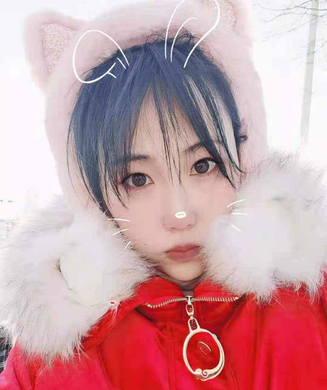 天再冷也耽误不了魔域小姐姐臭美