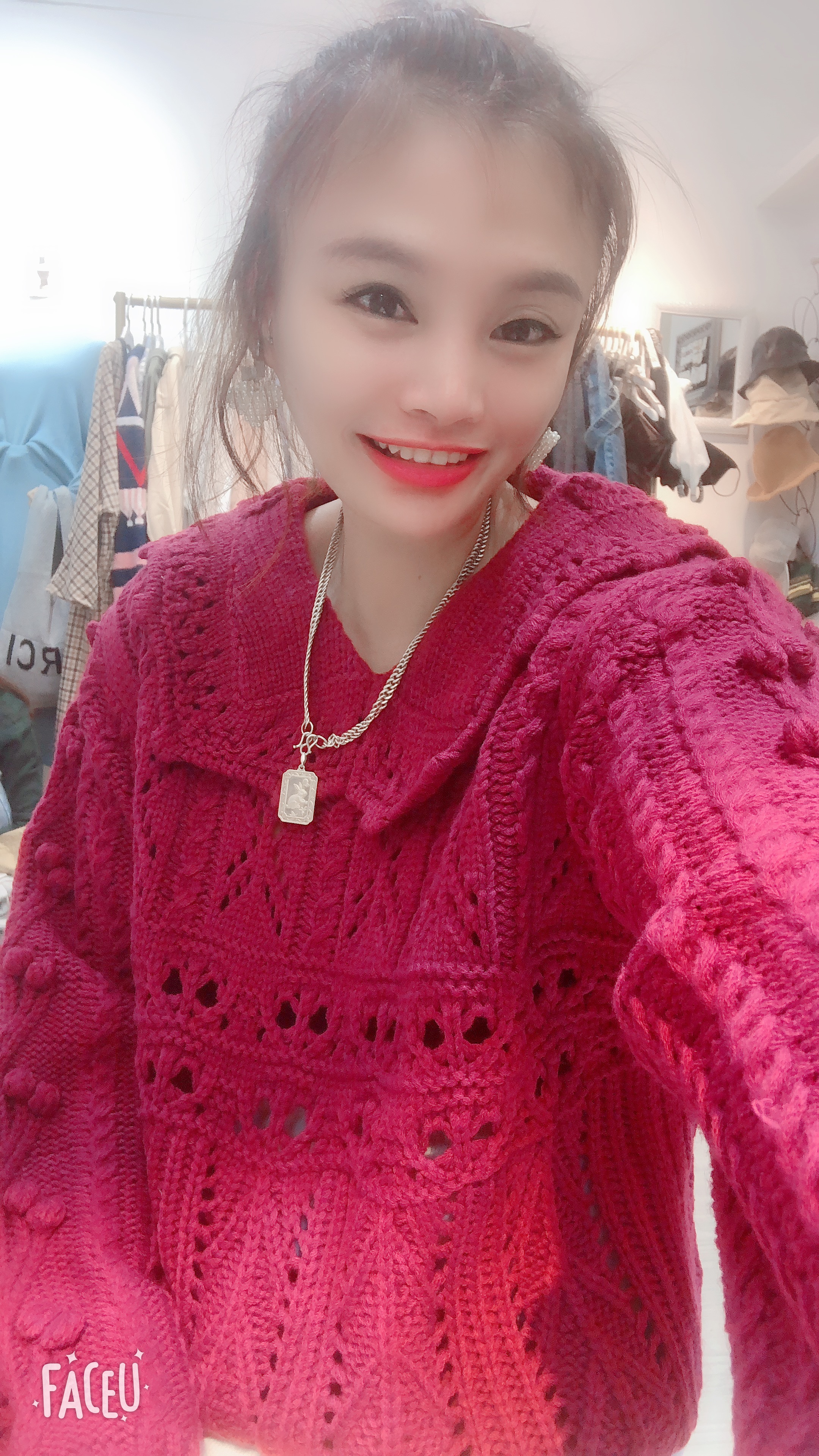 爱笑的女孩应该幸幸福福的