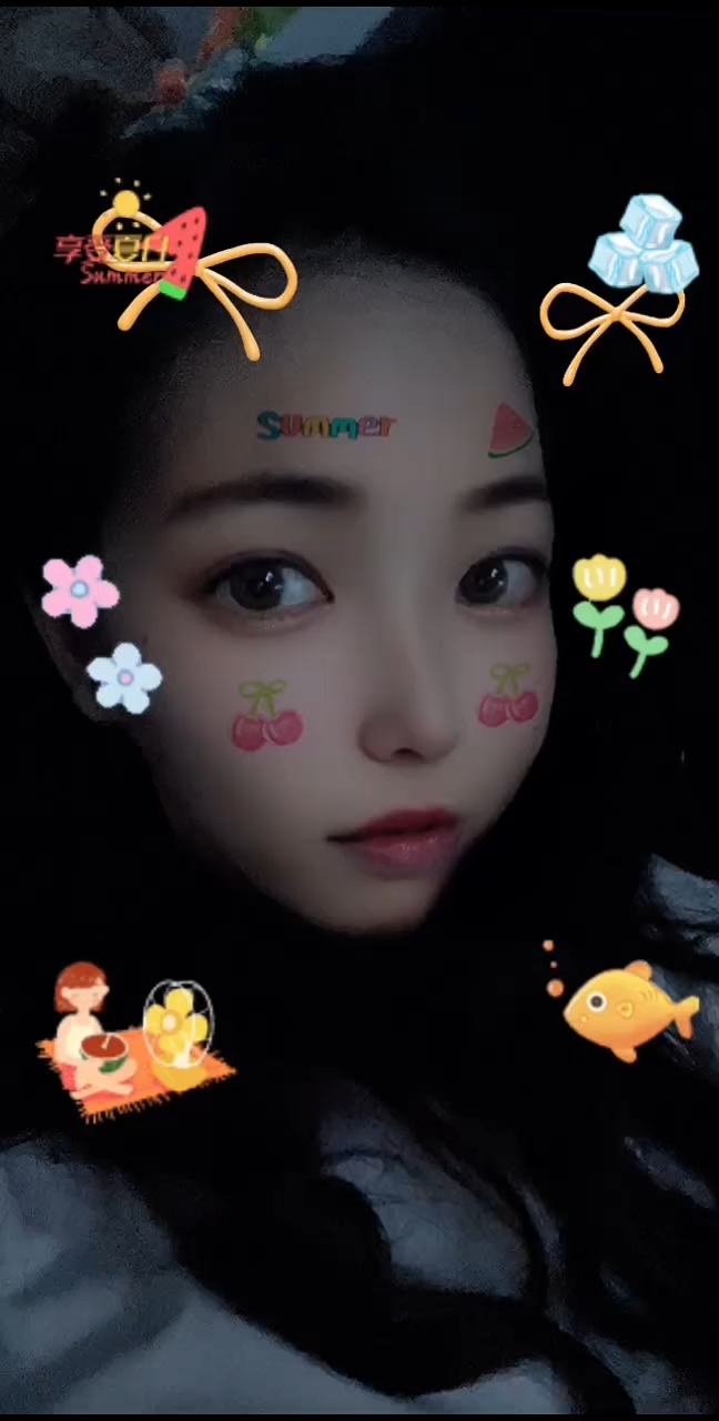 时光跌跌撞撞，季节来来往往，

