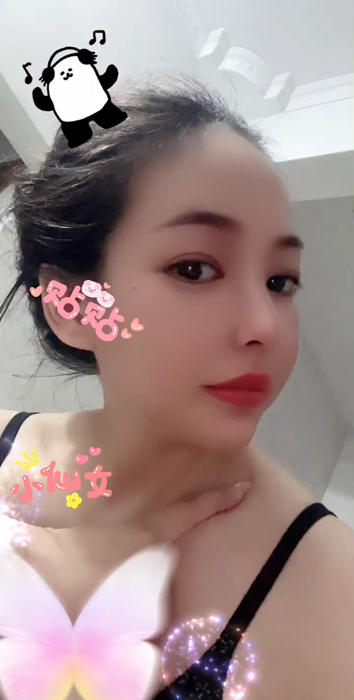 锁骨跑哪去了，挤挤还是有的……